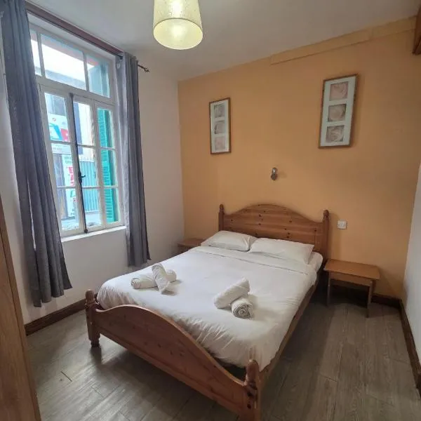 Harrys Inn Guesthouse, khách sạn ở Larnaka