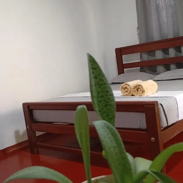 Tropical Homestay By Golden Beach, hotel i Balapitiya