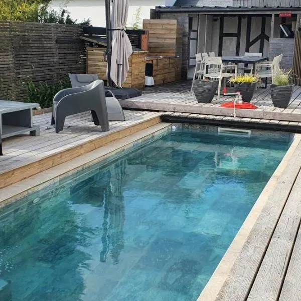 St Gildas de Rhuys - Maison 8 ou 10 pers - 5 chambres, piscine du 01 05 au 30 09, 900 m plage et 500 m centre bourg, готель у місті Сен-Жільда-де-Рюї