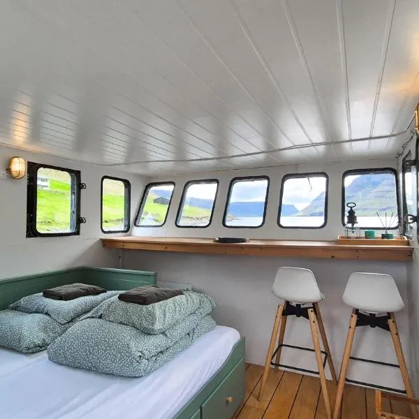 Captains Room - Sleep on the Fjord, Hotel in Hvannasund