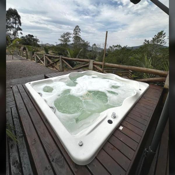 Tubarão: Casa com Piscina, Churrasqueira e Sinuca
