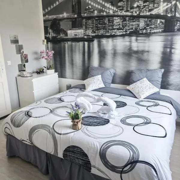 Gayrimont, la chambre des lavandes, hotel en Monès