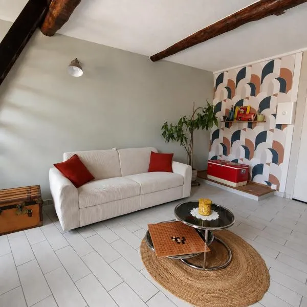 Charmant appartement dans le vieux Fréjus, отель в Фрежюсе