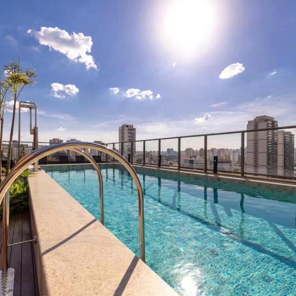 Flat in front of the Borba Gato subway station