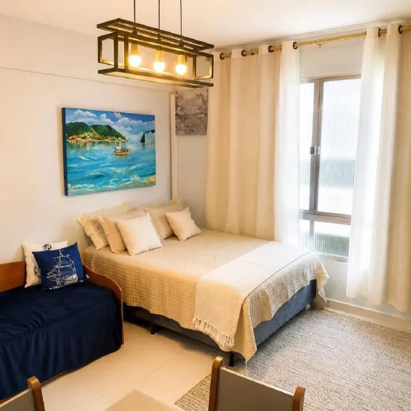 Frente Mar no Gonzaga - Garagem - 4 Hóspedes - Ar Condicionado - Wi-Fi - Check-in Digital, hotel em Santos