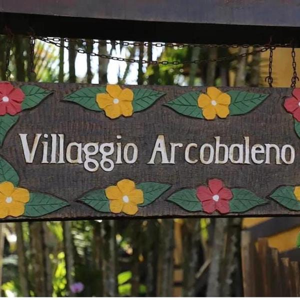 Casas em mini condomínio localizadas a cerca de 120 metros da Praia da Baleia