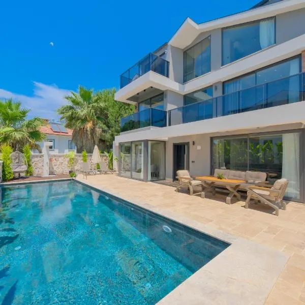 Luxury Villa Heated Pool & Spa, hotell i Fethiye