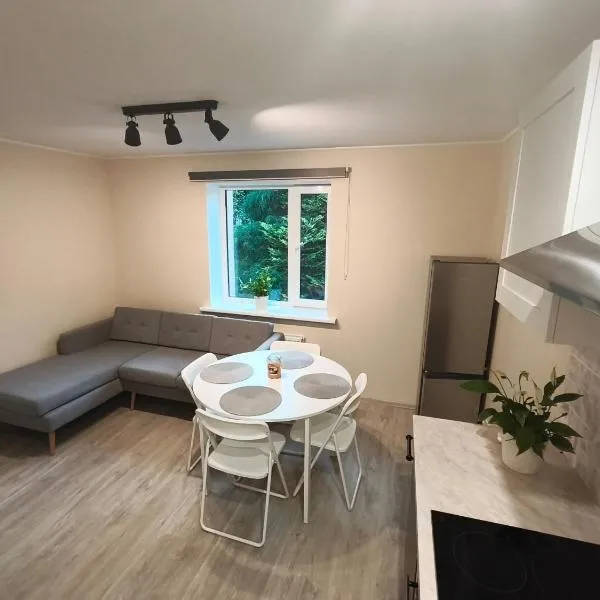Apartment in a private house in Marupe, hotell i Mārupe