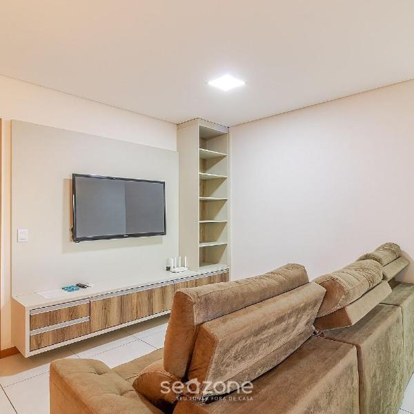 Apto. c/ Varanda em Cond. c/ Piscina AVR0404