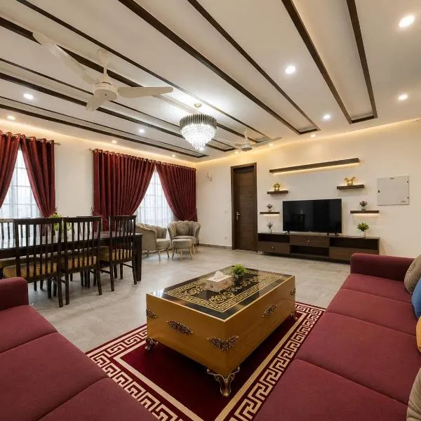 Multazam Heights, DHA Phase 8 - 3 Bedrooms Luxury Apartments, hotel in Lahore
