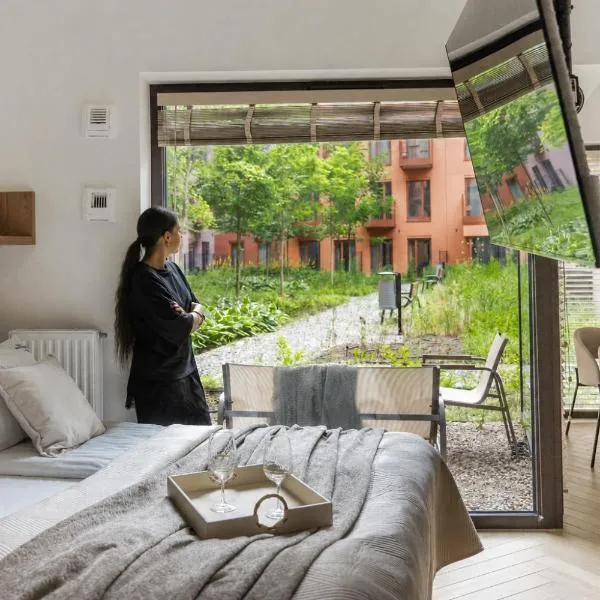 Granaria Premium Suite with Jacuzzi and Patio - Gdansk Old Town by Lion Apartments, hotel din Gdańsk
