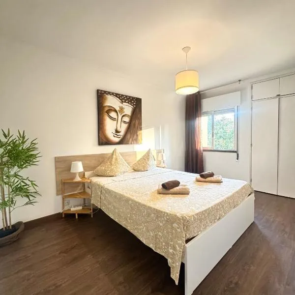 2BR Estoril Apartment Near Beach Cascais، فندق في استوريل
