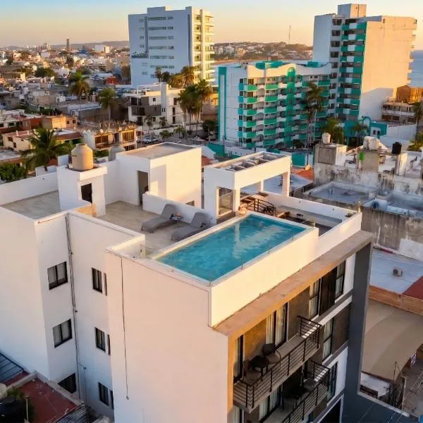 2br/2ba Condo 1 block to ocean! - Unit 3, hotel v destinácii Mazatlán