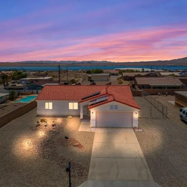 Lake View, Themed Rooms, King Beds, Fire Pit, hotel em Lake Havasu City