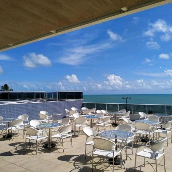 Flat amplo em frente à praia de Cabo Branco