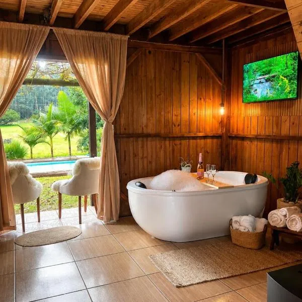 Chalé com Hidro, Lareira e Piscina Privativa, готель у місті Озоріу