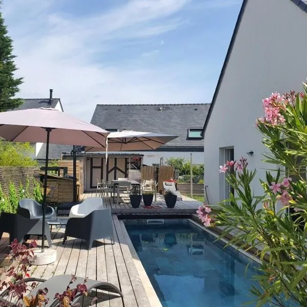 St Gildas de Rhuys - Maison 8 ou 10 pers - 5 chambres, piscine du 01 05 au 30 09, 900 m plage et 500 m centre bourg, hotelli kohteessa Saint-Gildas-de-Rhuys