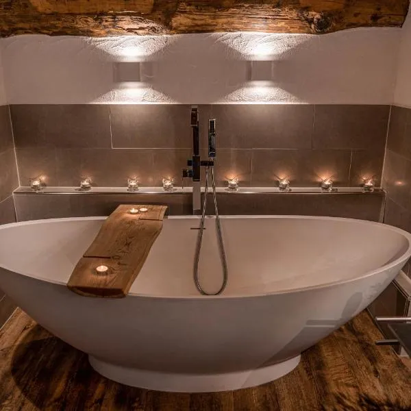 Charming 3½ room cottage in Valposchiavo, hotell sihtkohas Poschiavo