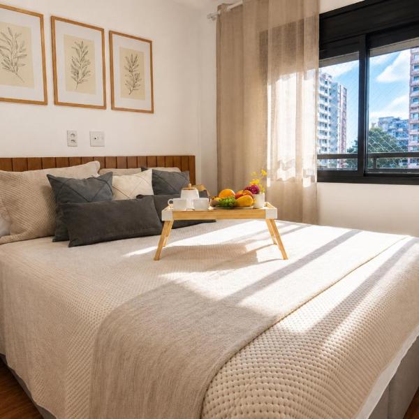 Apto espasoço - 10min Paulista - Acomoda 5 pessoas - Com Rooftop e Ar - Foto 2