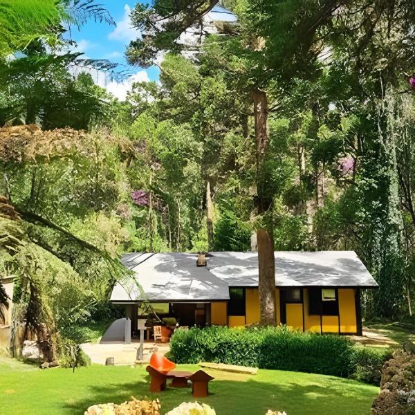 Cabana charmosa com 3 quartos, lareira e natureza