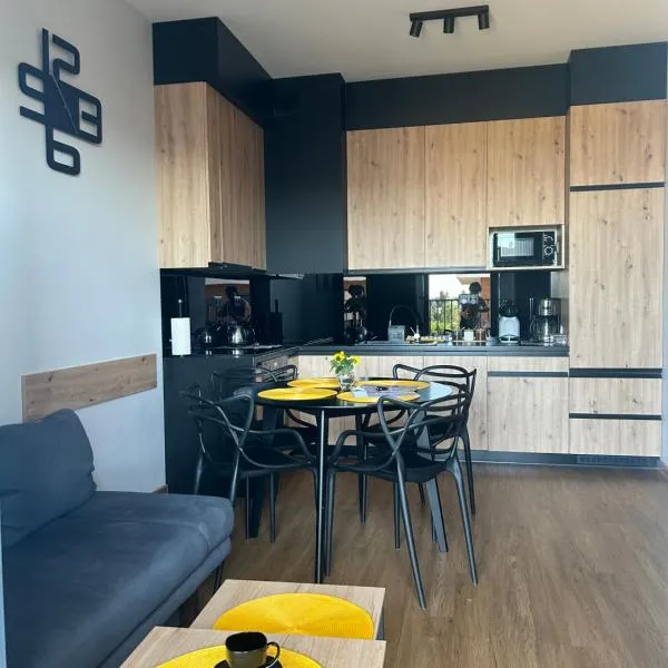 Apartament No82 Yellow Holiday Home Zator, Hotel in Zator
