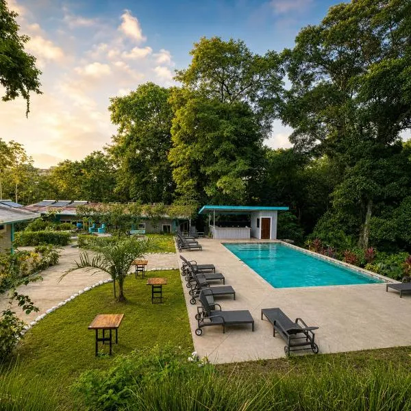 Senda Adults Only Hostel, hotel di Manuel Antonio