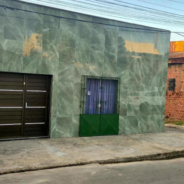Cozy house 2 km from Litorânea with air conditioning and garage