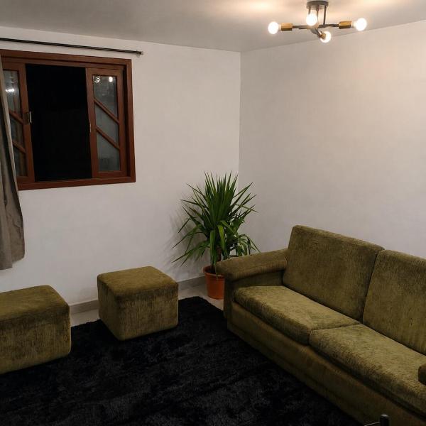 Casa completa com garagem Otima localização