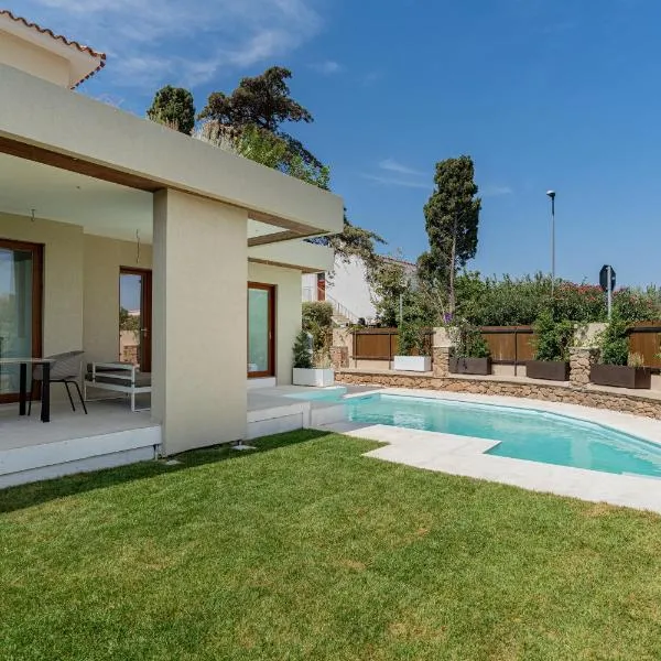 MAN Luxury Beach Guest House, hotel a San Teodoro