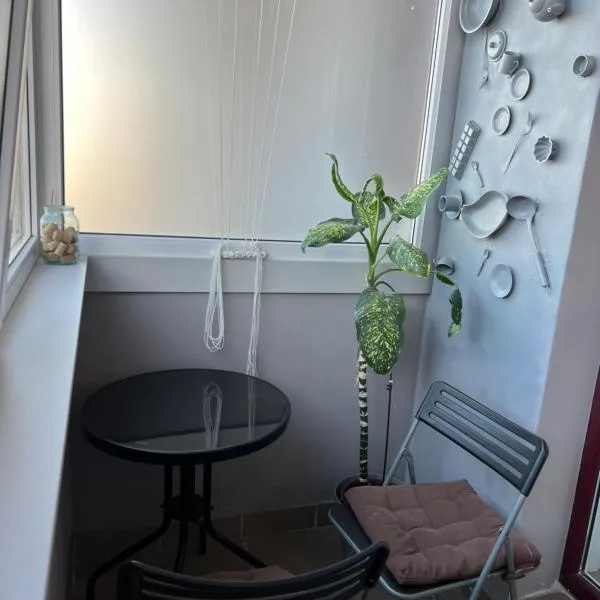 Затишна квартира-студія з балконом, hotel v Oděse