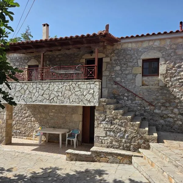 Traditional village house on Argolis for 6 persons, hotel en Kariá