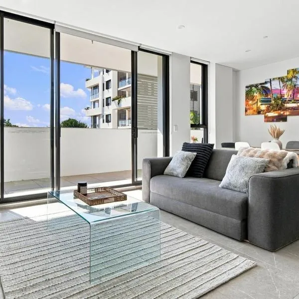 Stylish 2BR Retreat, Balcony and Parking, hotel in Miranda