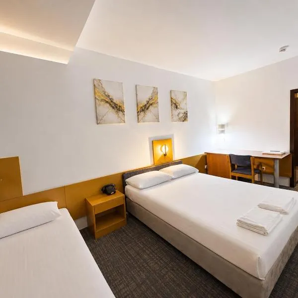 The Grand Square Prishtina, hotel sa Prishtinë