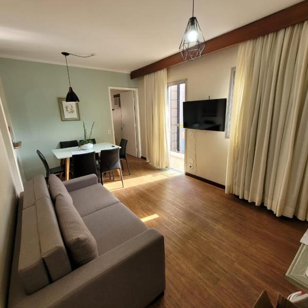 Flat com varanda a 2 quadras da Paulista
