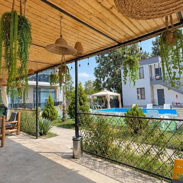 Apollo Plus Cottages, готель в Урекі