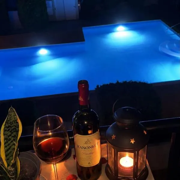 Melania Gardens 2 bedroom apt, hotel v destinácii Klorakas