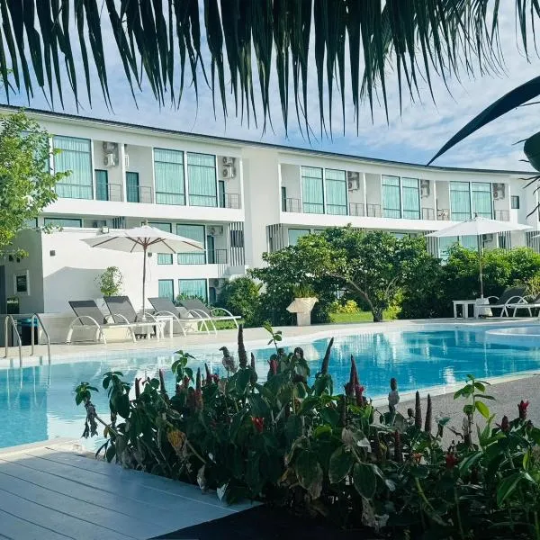 The Beach Resort & Residence - SHA Plus, hotelli kohteessa Pathiu