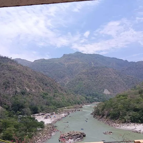 Aloha Ganga View 2BHK by Ganges Hospitality, hotel Risikésben