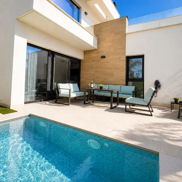 LUXURY VILLA ZEN WITH PRIVATE HEATED POOL at SANTA ROSALIA RESORT by PREMIUM SPAIN PROPERTIES, hotel din Torre-Pacheco