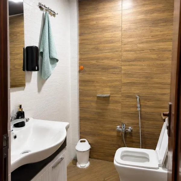 Airport Family House 5 min from Baku Airport Taxi Service 6 USD, hotell i Baku
