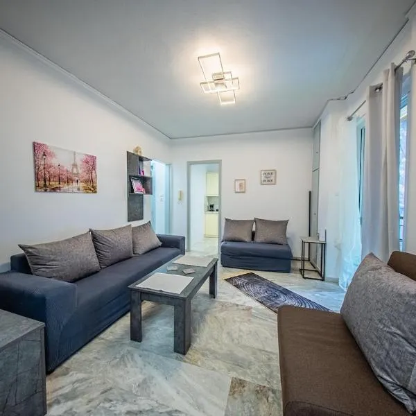 Lux apartment next to the sea #2, hotel a El Pireu
