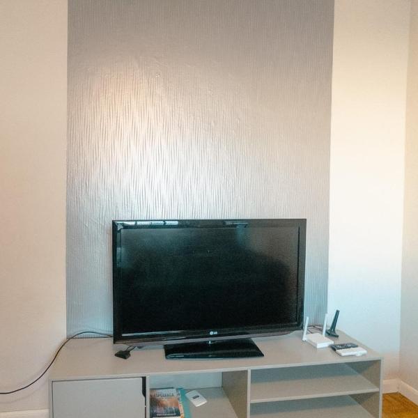 Apartamento Completo no Centro - 2 Quartos Wi-Fi e Cozinha Equipada - Foto 5