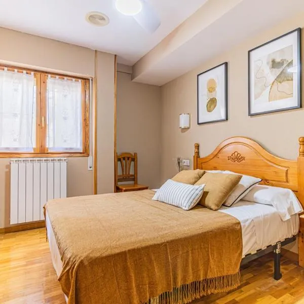 Hostal Valle De Tena, hotel di Sabiñánigo
