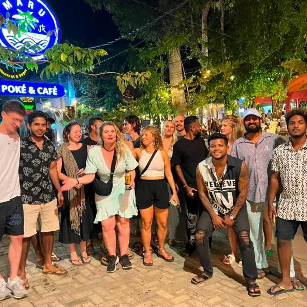 Funky Monkey Surfhostel Hiriketiya، فندق في Hiriketiya
