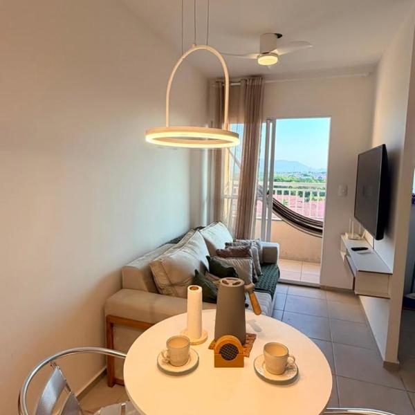 Apartamento Completo com Ar, Varanda e Mercado 24h