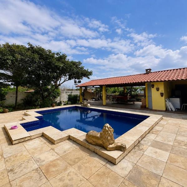 Casa de Praia com Piscina no Porto das Dunas, 7 Quartos e Garagem para 6 Carros, 5min da Praia
