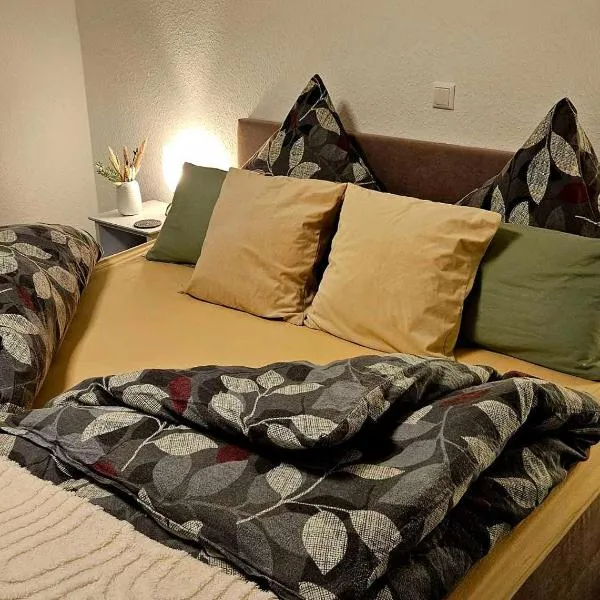 Bad Münstereifel में, होटल Ferienwohnung Elya, privater Garten, ruhige Lage, Outlet