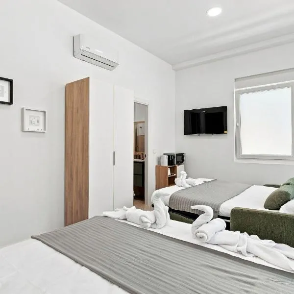 Modernas habitaciones con baño privado, hotel em Madri