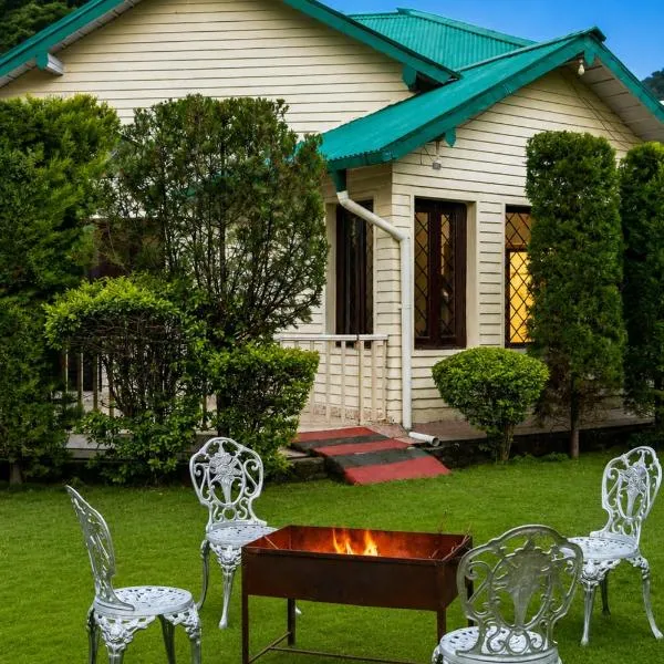 Viesnīca ELIVAAS Signature Karinya Villas Fern Scenic Hill View Villa With Sit Out , Shared Gazebo and Garden pilsētā Nainitala