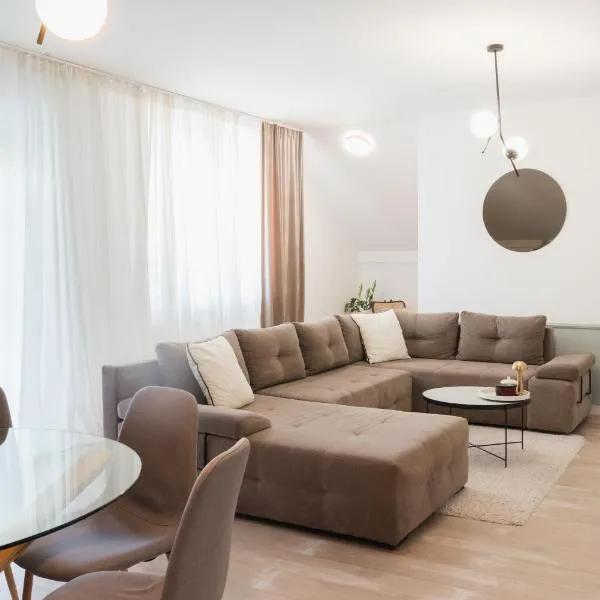 U prolazu, hotel em Dakovo